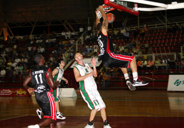 EL equipo rojinegro ganó 3 de los 4 partidos que disputó el fin de semana frente a Piratas y Patriotas.(Foto Gabriela Sierra/La Opinión)
