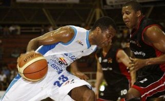 Cúcuta Norte se quedó por fuera del hexagonal tras un vibrante partido frente al equipo argentino Libertad Sunchales.
En juego del viernes el equipo rojinegro se impuso a los venezolanos de espartanos 68-63 y esperaba derrotar a Libertad Sunchales de Argetina para poder clasificar a la siguiente ronda. (Foto Cortesía La Opinión) 