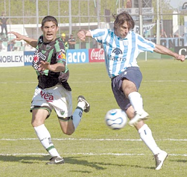 El ariete argentino tenía previsto su llegada a la ciudad, éste viernes 11 de febrero a la ciudad para concretar su vinculación al Cúcuta Deportivo, pero se conoció que por temas de una amenza de bomba que el avión que debía tomar y sólo llegará el sabado 12.